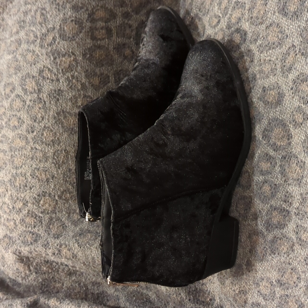 JustFab Black Velvet Style booties 7.5